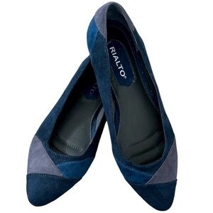 Retro RIALTO Women’s 7.5 Blue Velvet Like Flats- Gorgeous
Size 7.5 l